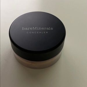 Powder concealer